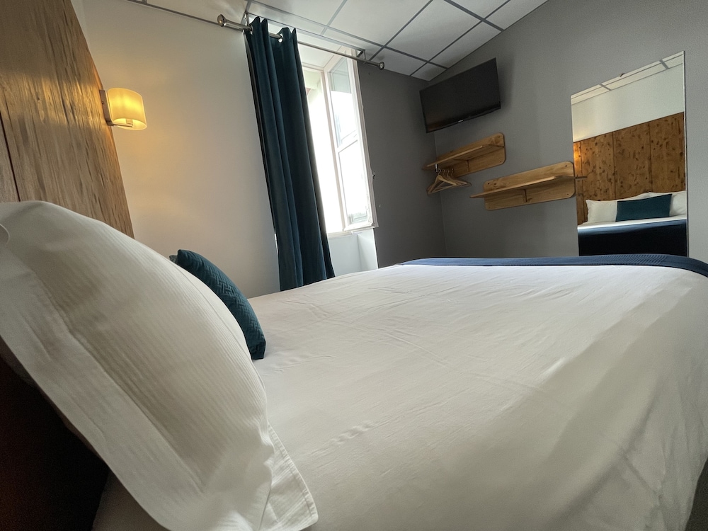 Standard Twin Room - Photo 1