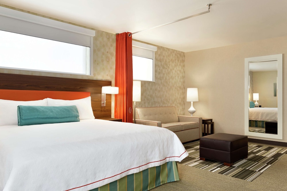 Studio, 1 King Bed, Accessible, Bathtub photo 1