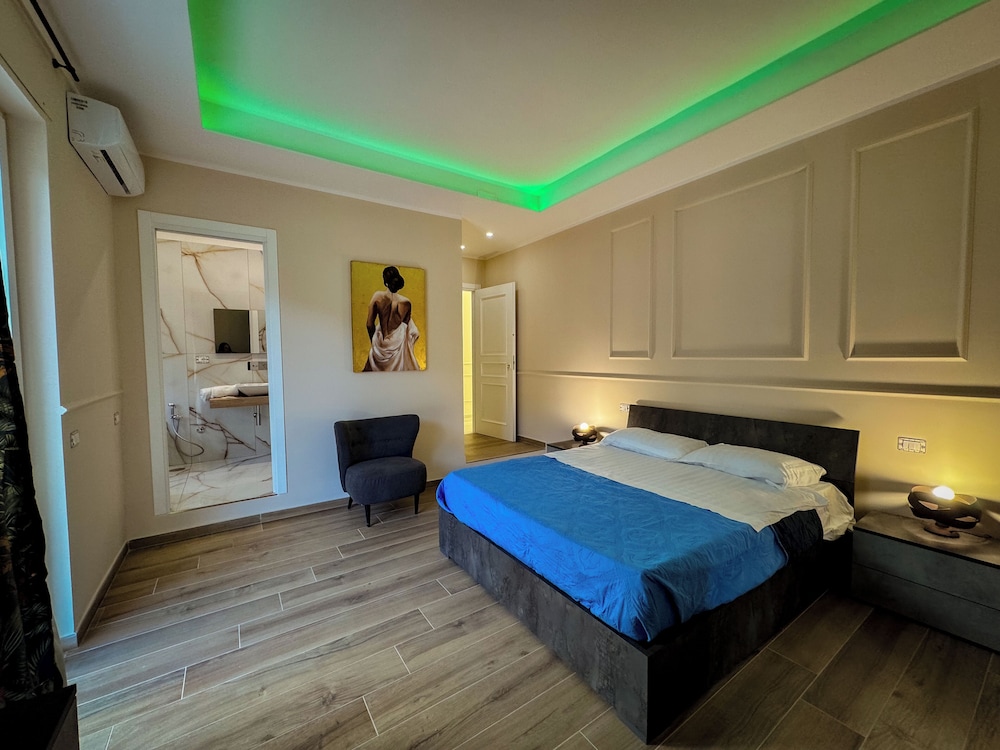 Deluxe Room, Balcony