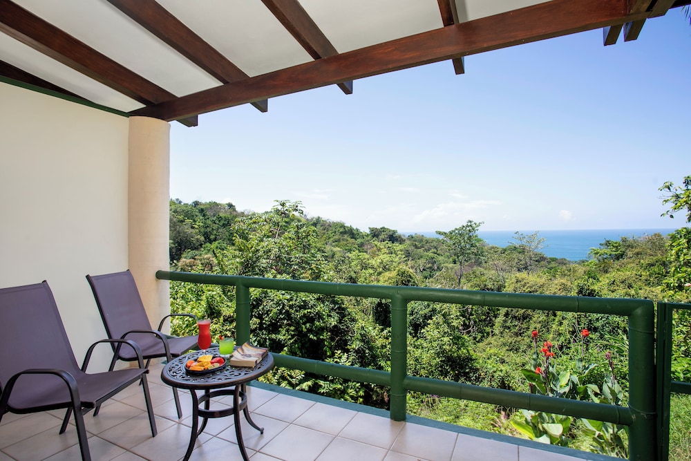 Deluxe Plus, 1 King Bed, Balcony, Sea Facing - Photo 10