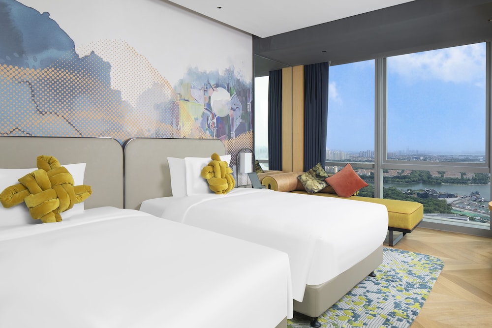 Social Lake Twin Room