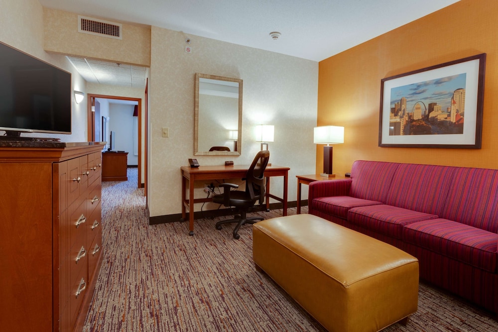 Suite, 2 Queen Beds, Refrigerator & Microwave (2 Rooms, Sofabed) - Photo 1