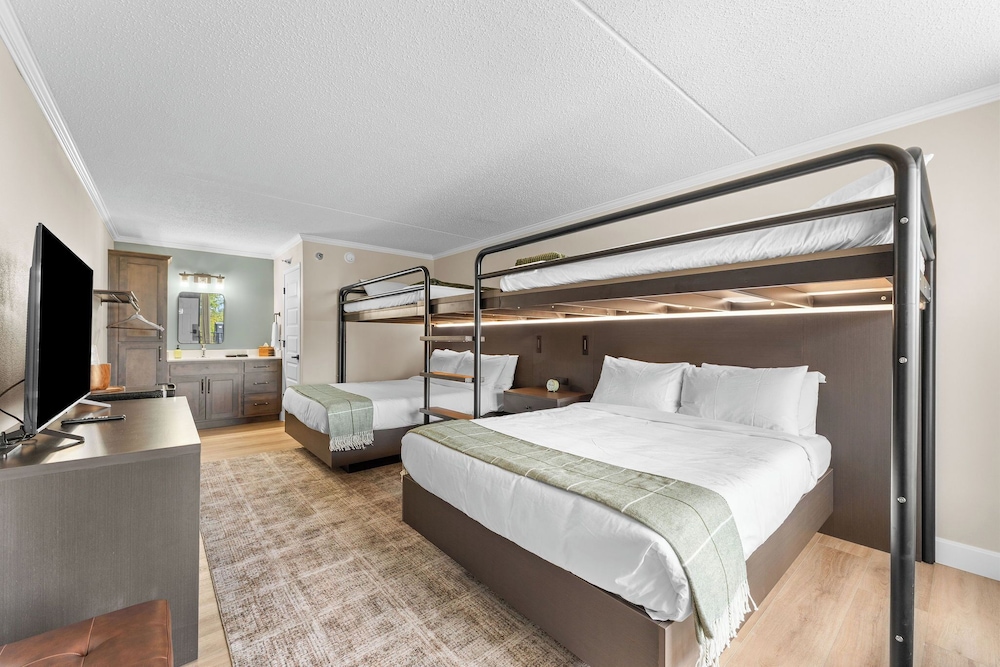 Family Studio Suite, Multiple Beds, Non Smoking, Private Bathroom