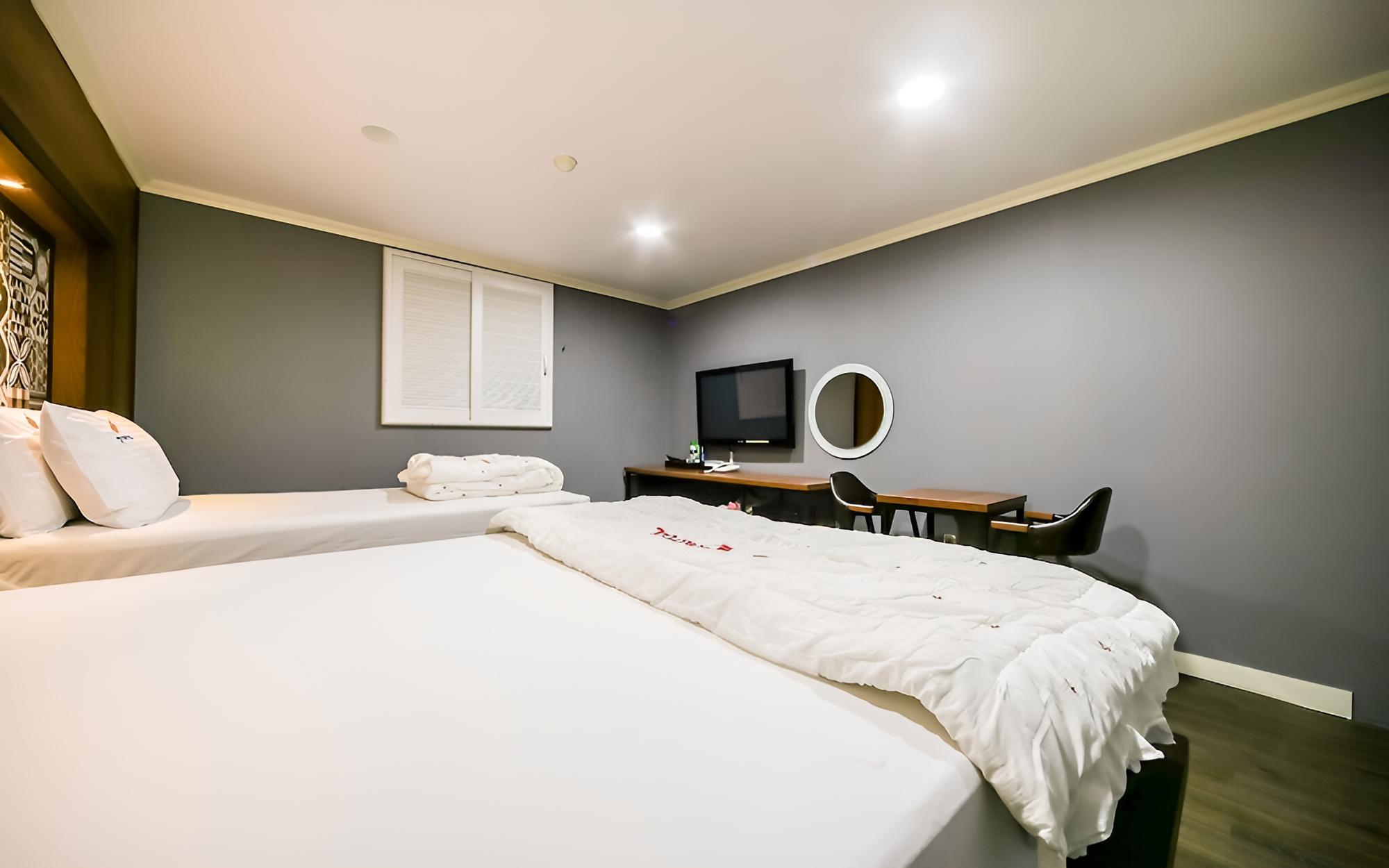 Room (TWIN (You can watch Netflix/Good air ) photo 1