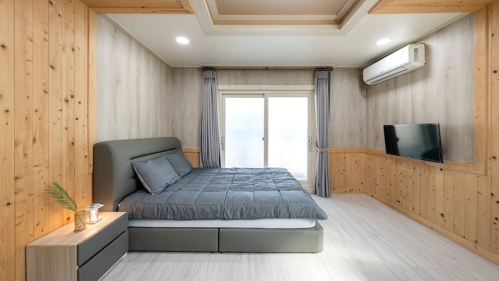 Basic Room, 1 Bedroom (Apt. 202, Building A)