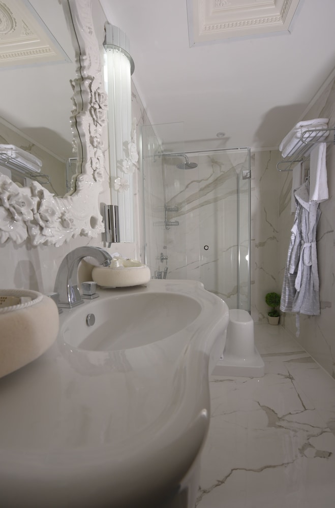 Luxury Condo, 1 Bedroom, Smoking, Sea View photo 2