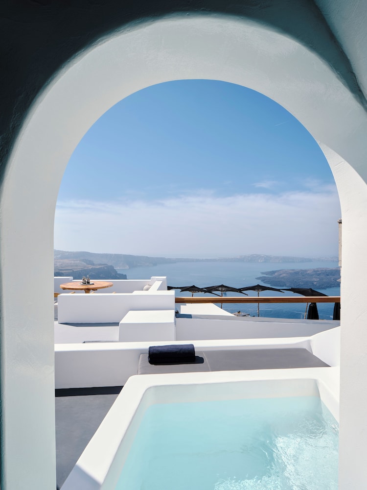 Rocca Cave with Caldera View & Outdoor Hot Tub - Photo 2