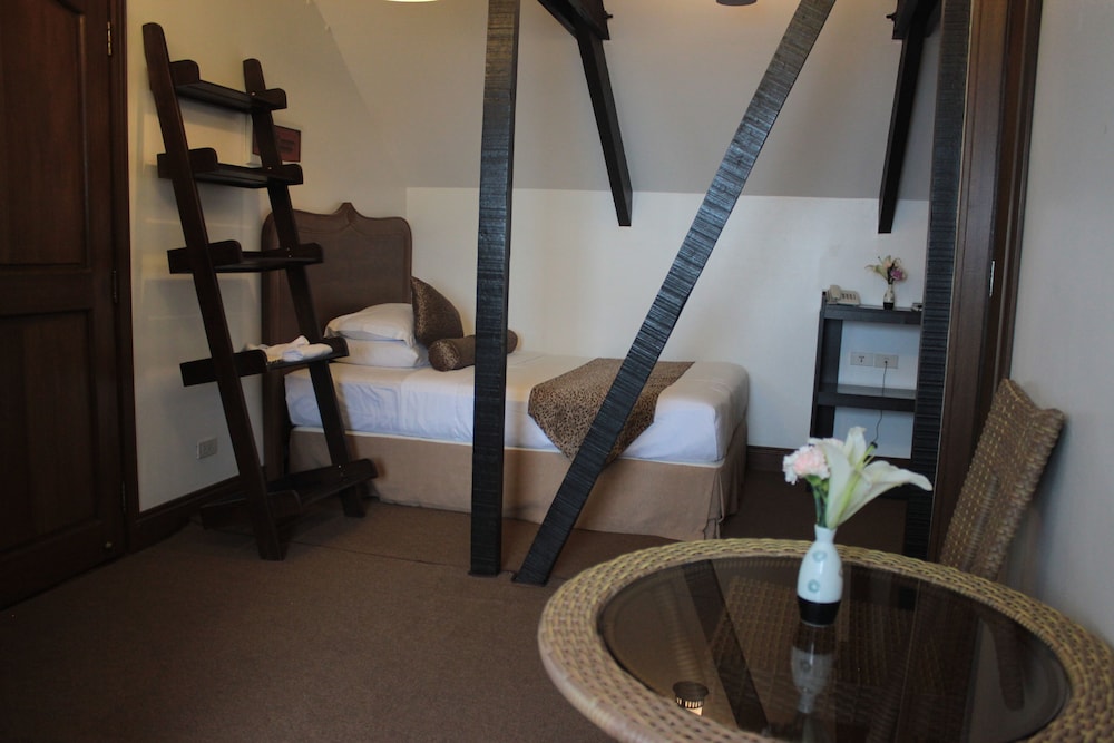 XOXO (Attic, Veranda) photo 3
