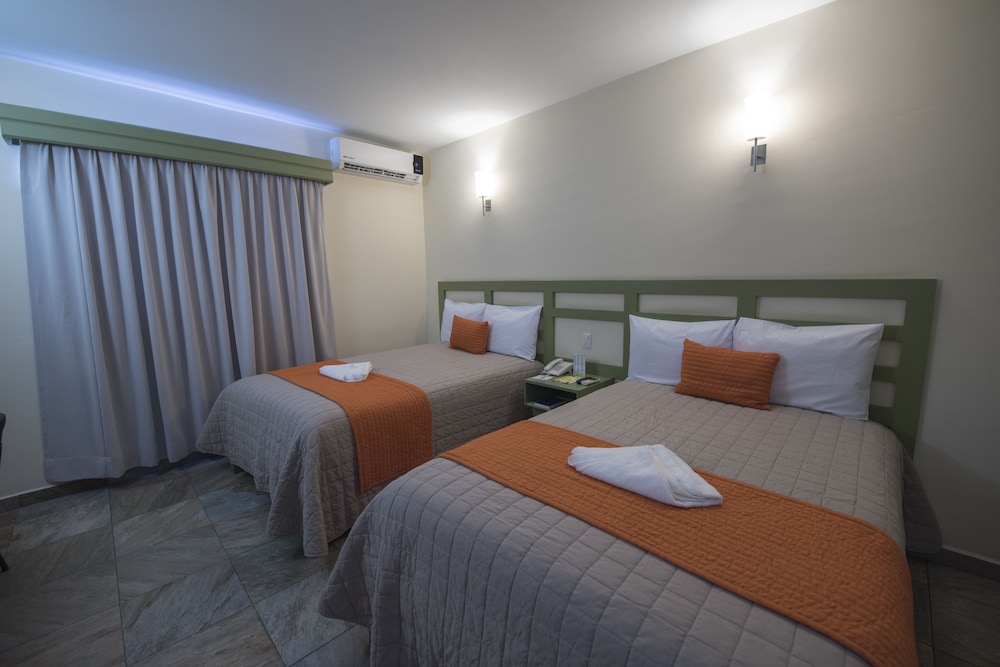 Triple Room, 2 Double Beds, Non Smoking photo 3