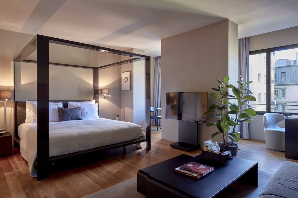 Suite (Sir Suite)