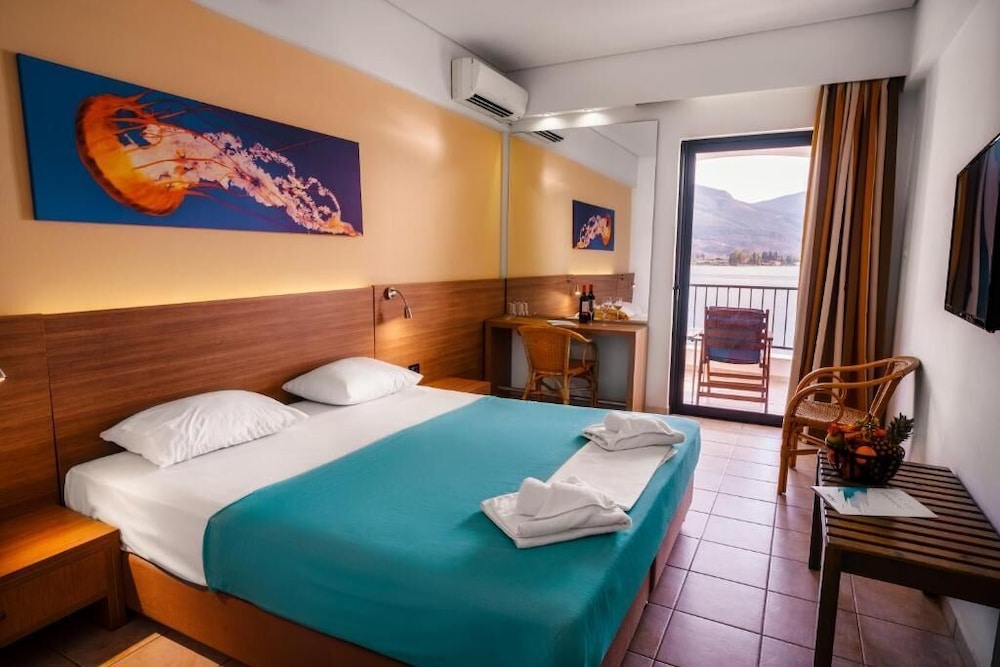 Superior Double or Twin Room, Sea View - Photo 1
