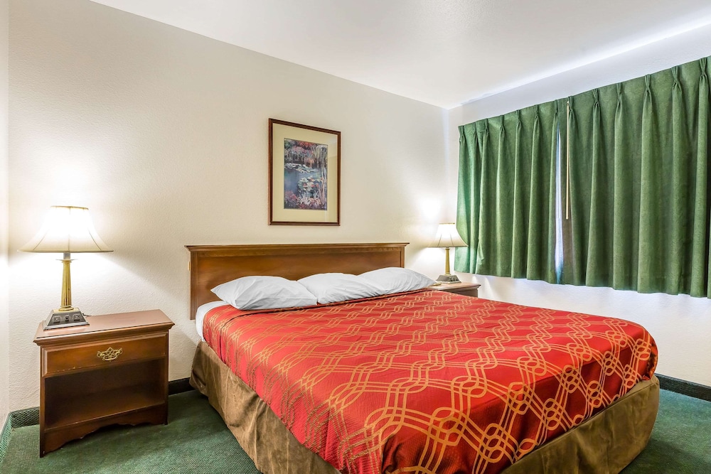 Standard Room, 1 King Bed, Non Smoking - Photo 2