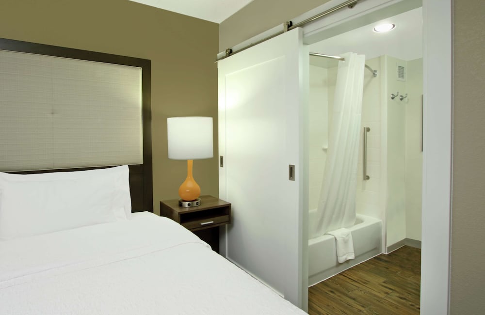 Suite, 1 King Bed, Accessible, Non Smoking - Photo 6