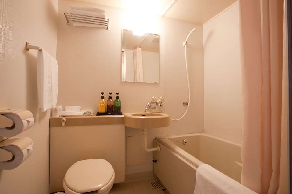 Standard Room, Non Smoking (2 Semi-double Beds) photo 2