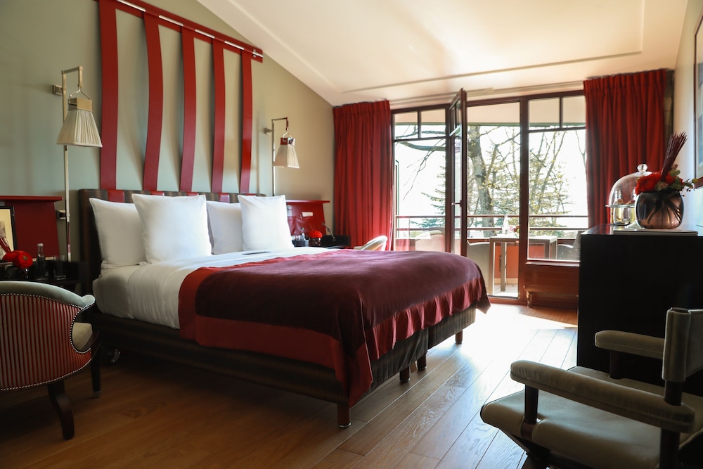Deluxe Room, 1 King Bed, Lake View - Photo 2