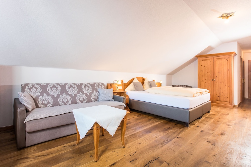 Family Apartment, 1 Bedroom, Balcony, Mountain View (Sonnenstein) photo 3