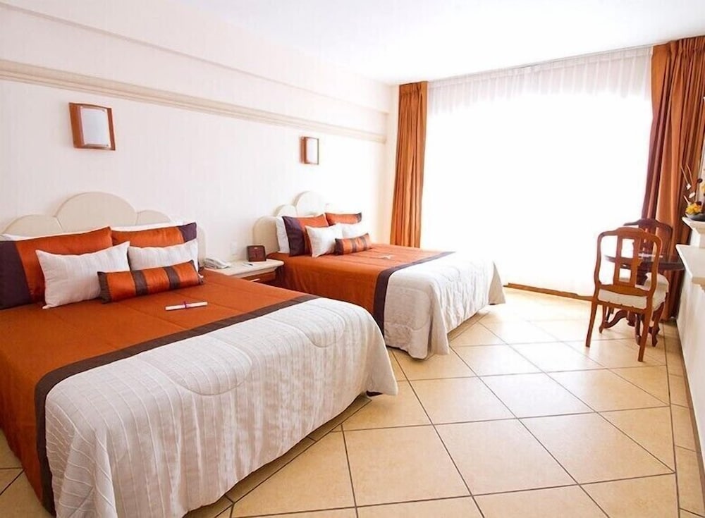 Panoramic Room, Lake View