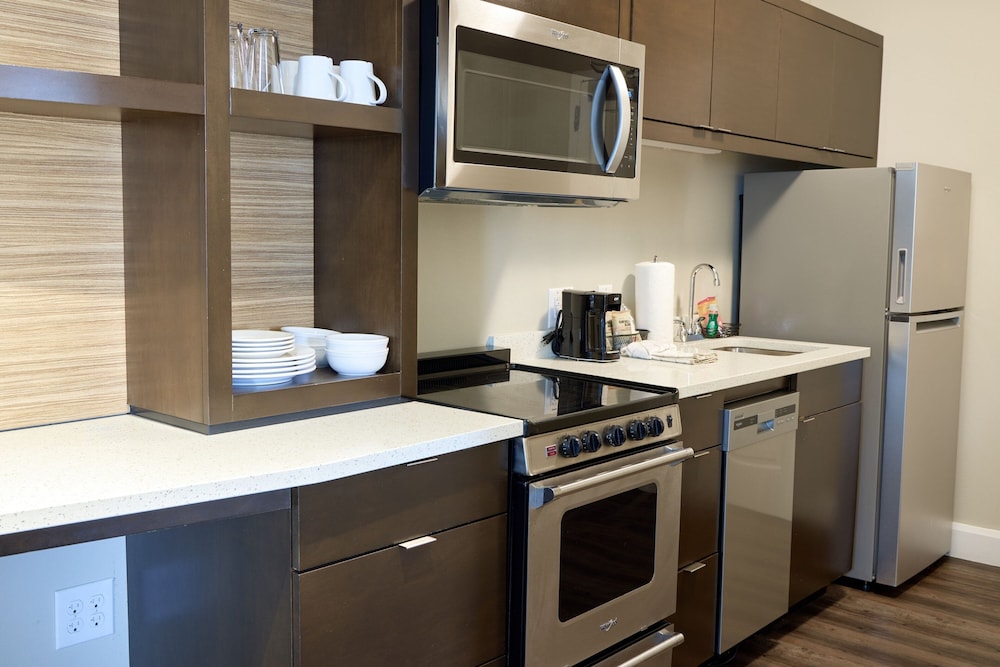 Suite, 1 Bedroom - Photo 6