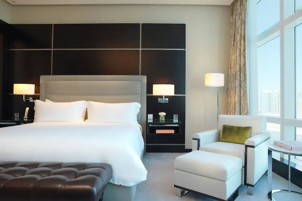 Executive Room, 1 King Bed (Waterfront View)