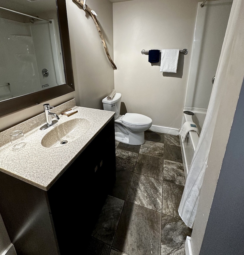 Suite, 2 Bedrooms photo 2