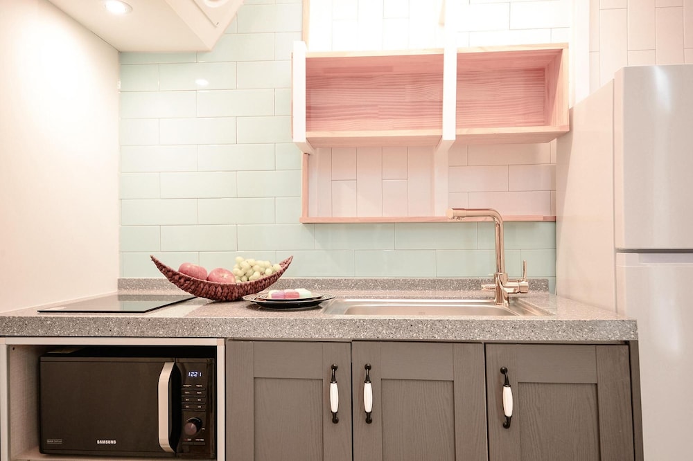 Basic Room, 1 Bedroom (E102) - Photo 5