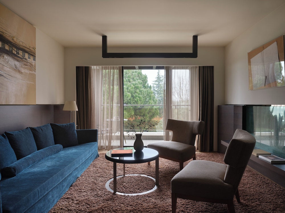 Presidential Suite, Garden View