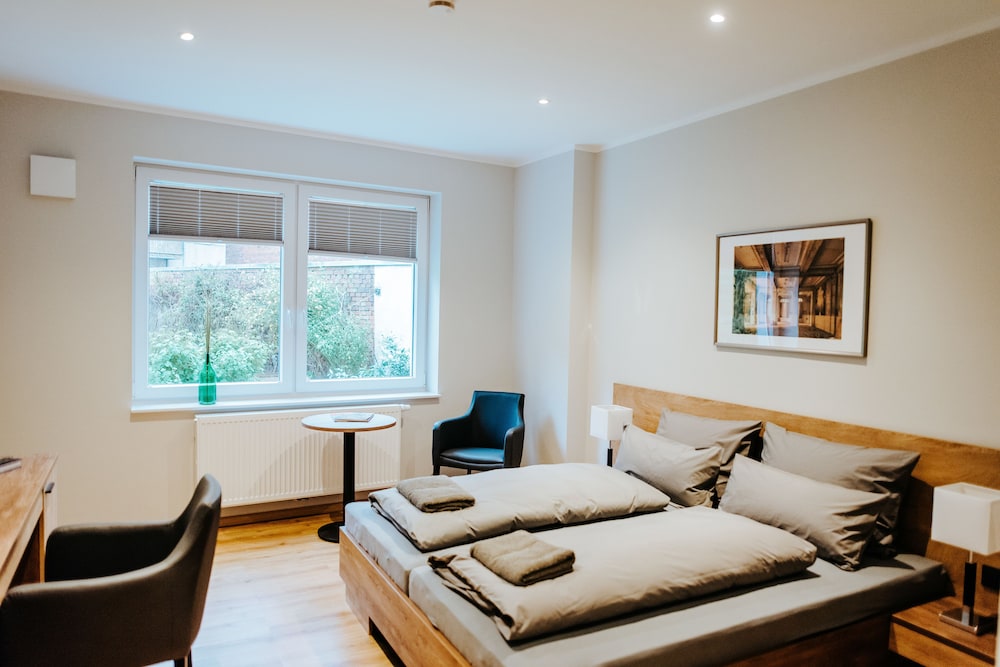 Double Room, Private Bathroom, Garden View photo 3