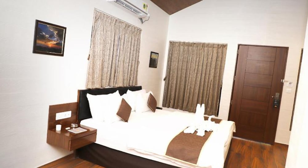 Wooden Cottage Suite photo 2