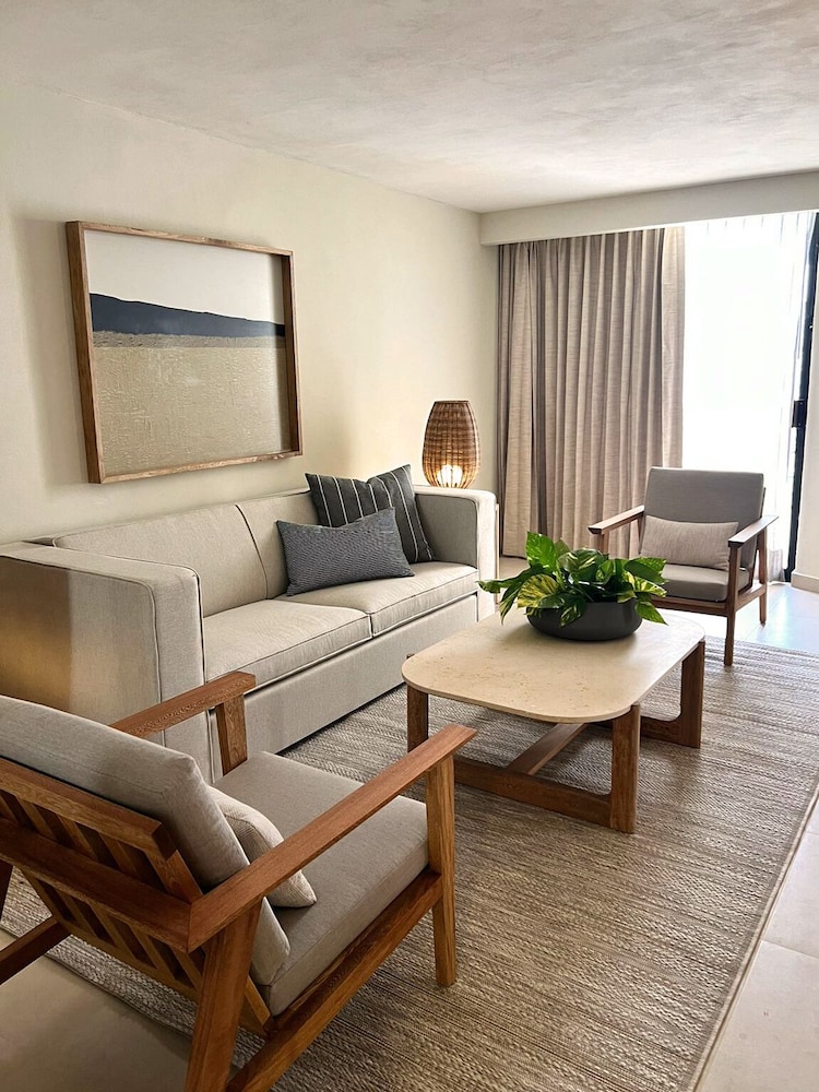 Deluxe Room, Pool View - Photo 3