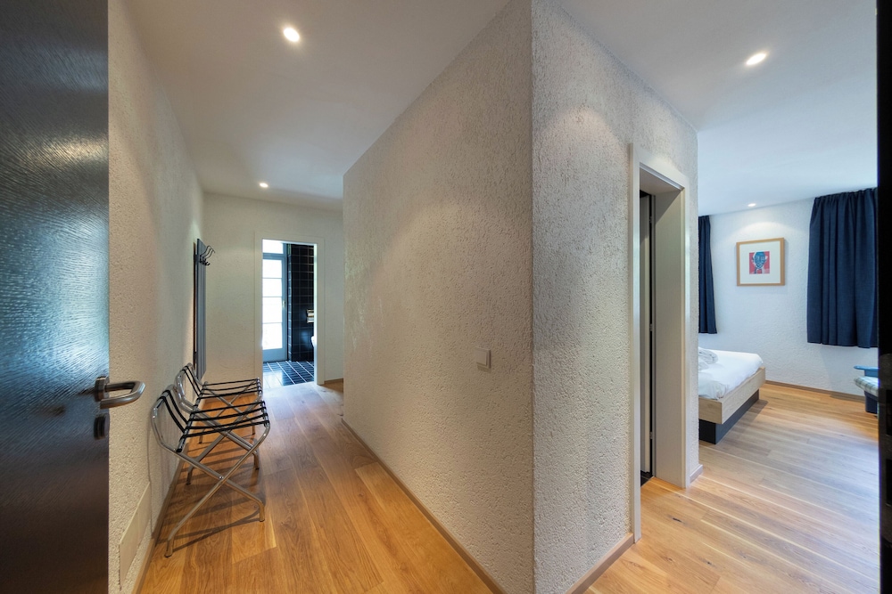 Quadruple Room, Private Bathroom - Photo 10