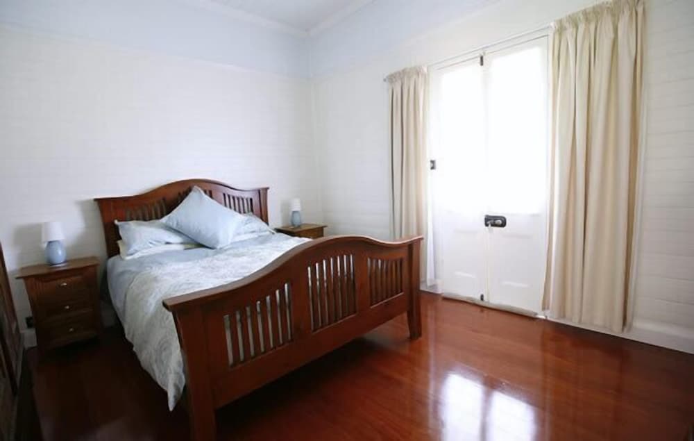 Traditional Cottage, 3 Bedrooms photo 2
