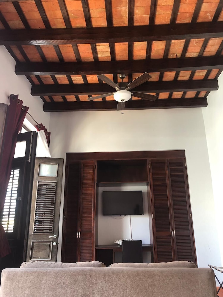 Deluxe Suite, 1 King Bed, Balcony - Photo 7