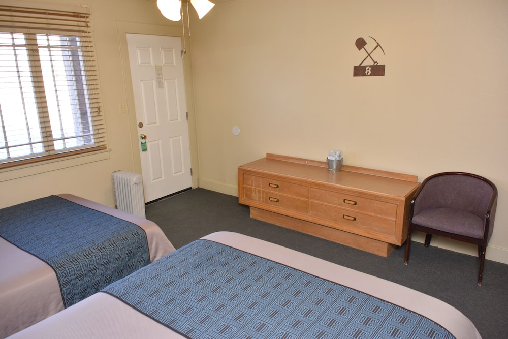Basic Double Room, Multiple Beds photo 1