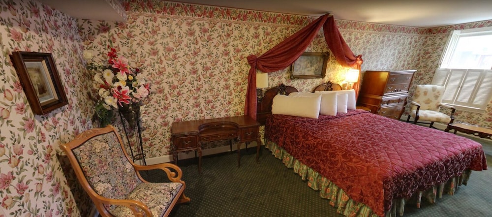 Deluxe Single Room, 1 King Bed (Whirlpool bath) photo 2