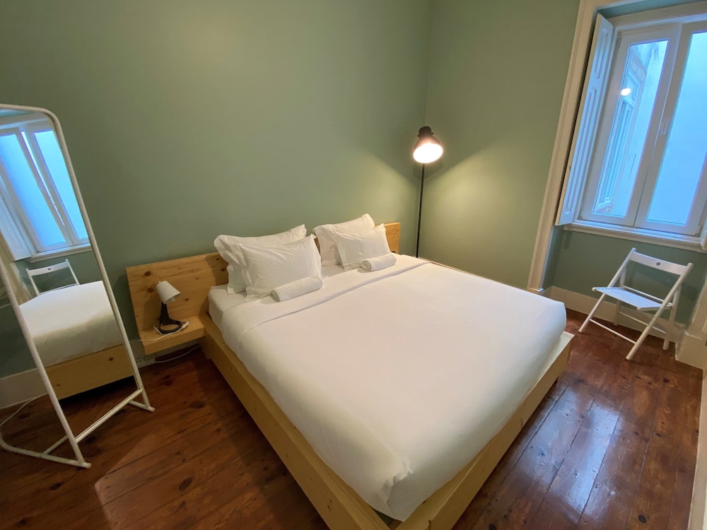 Double Room, 1 Large Twin Bed, Non Smoking, Shared Bathroom photo 3