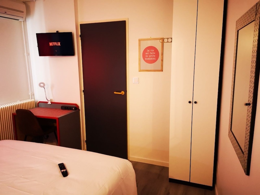 Standard Twin Room photo 3