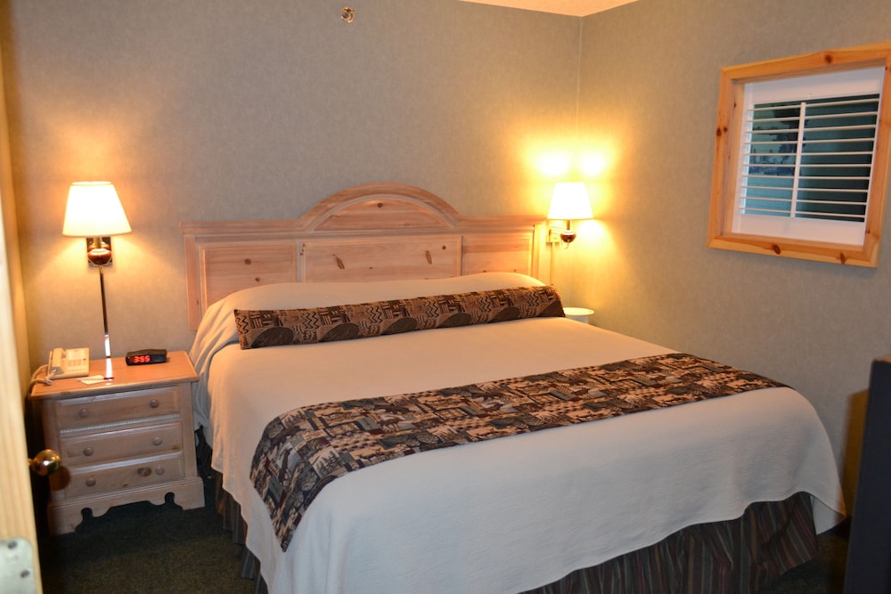 Deluxe Room, Multiple Beds, Jetted Tub