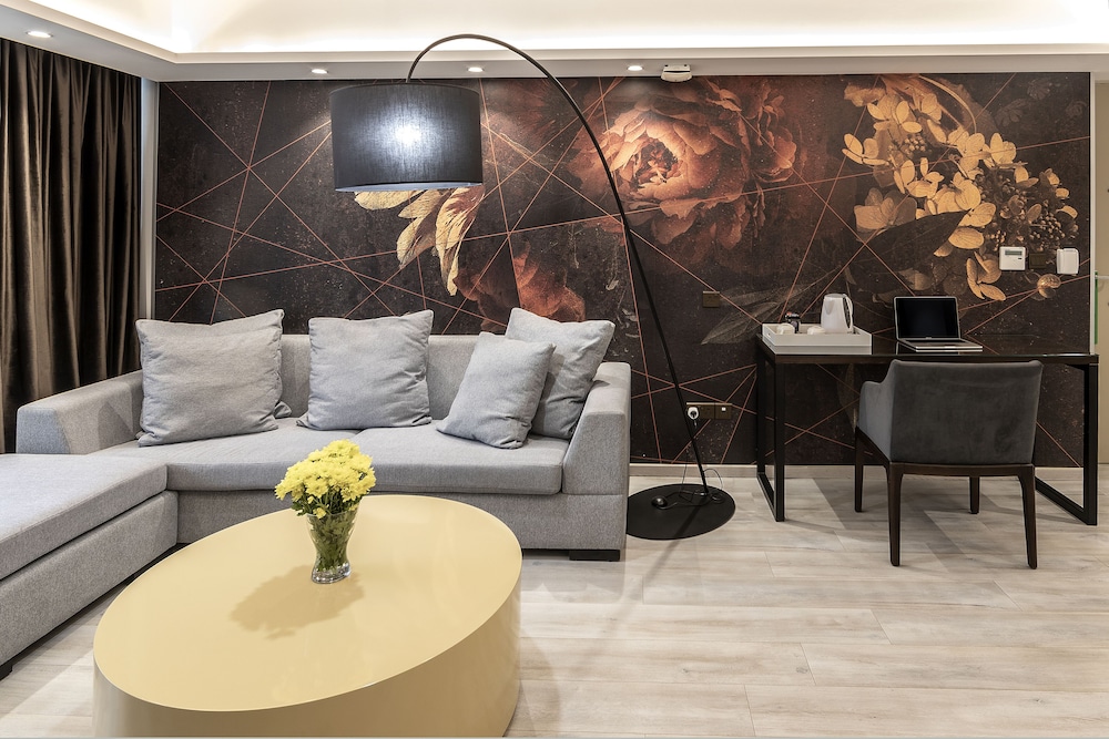 Deluxe Suite (Twin) - Photo 11
