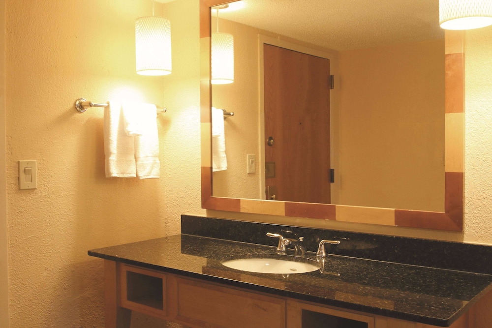 Room, 2 Double Beds, Non Smoking - Photo 4