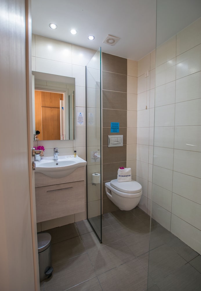 Double or Twin Room, Partial Sea View photo 3