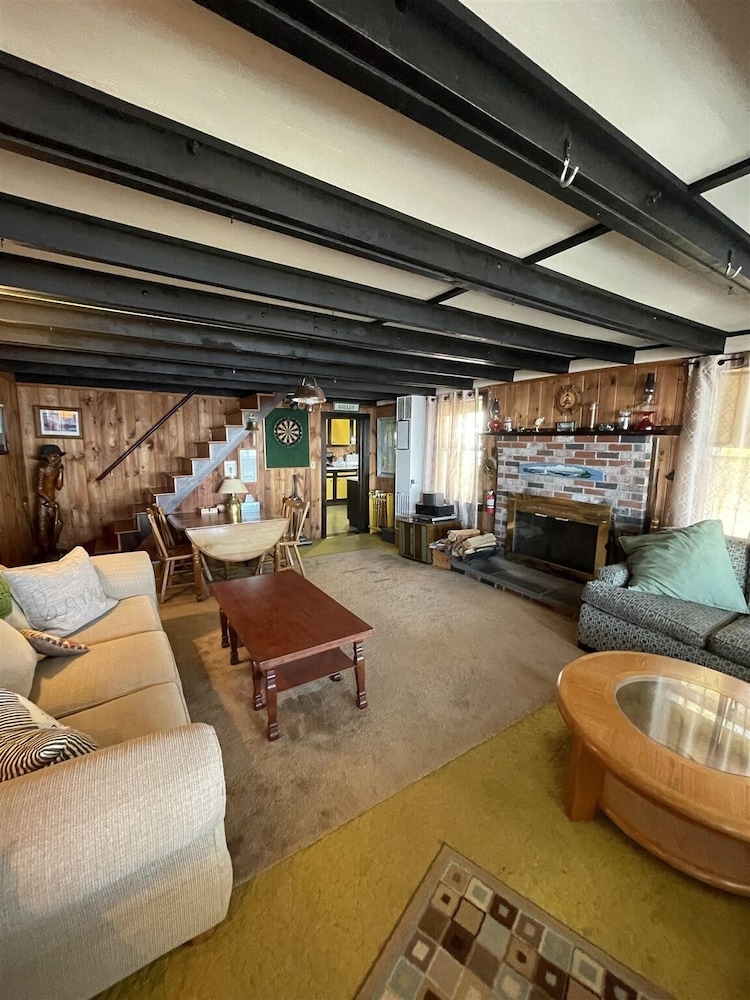 House, 4 Bedrooms photo 2