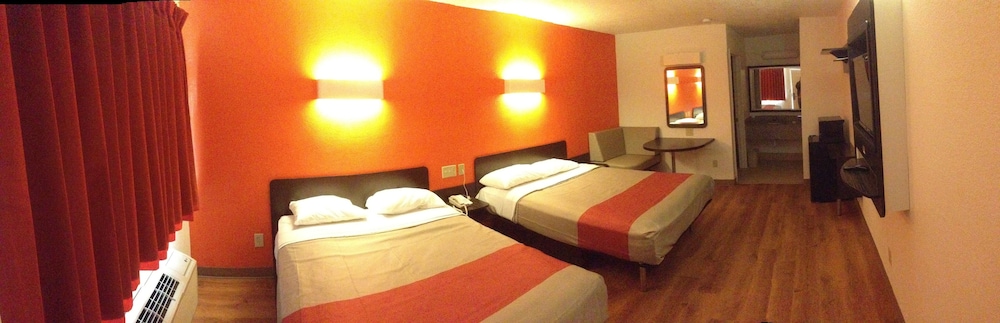 Standard Room, 2 Queen Beds, Smoking, Refrigerator & Microwave - Photo 3