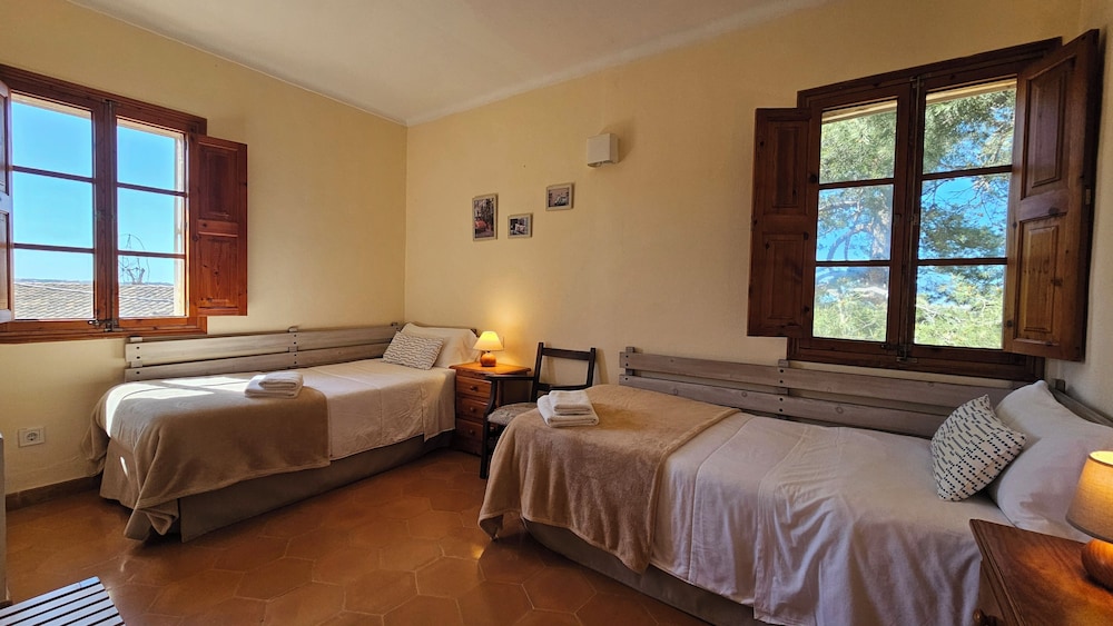 Economy Twin Room, Garden View photo 3