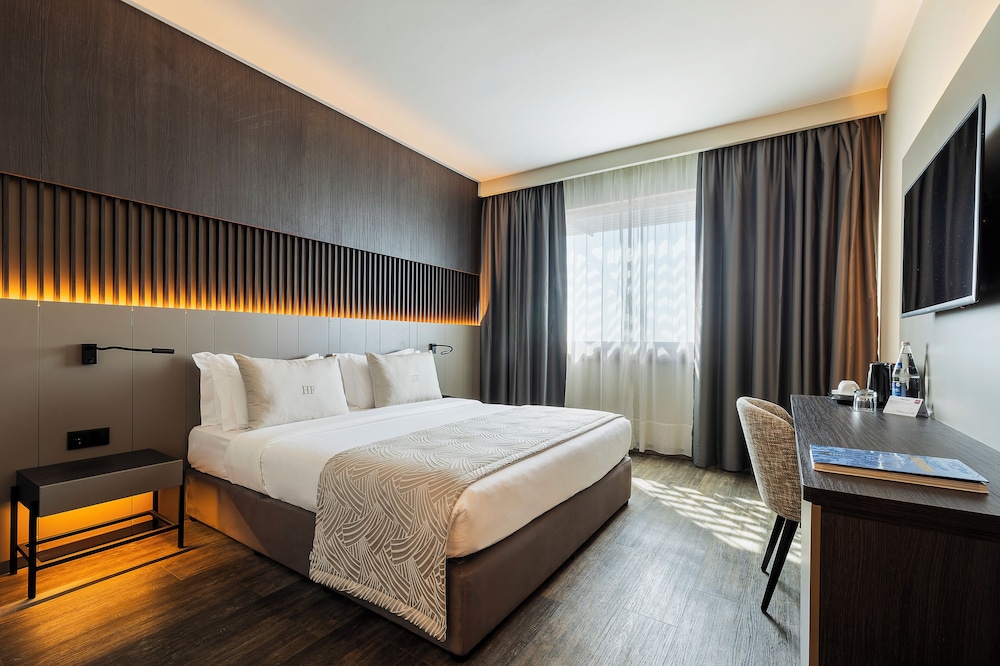 Deluxe Room, 1 King Bed - Photo 1