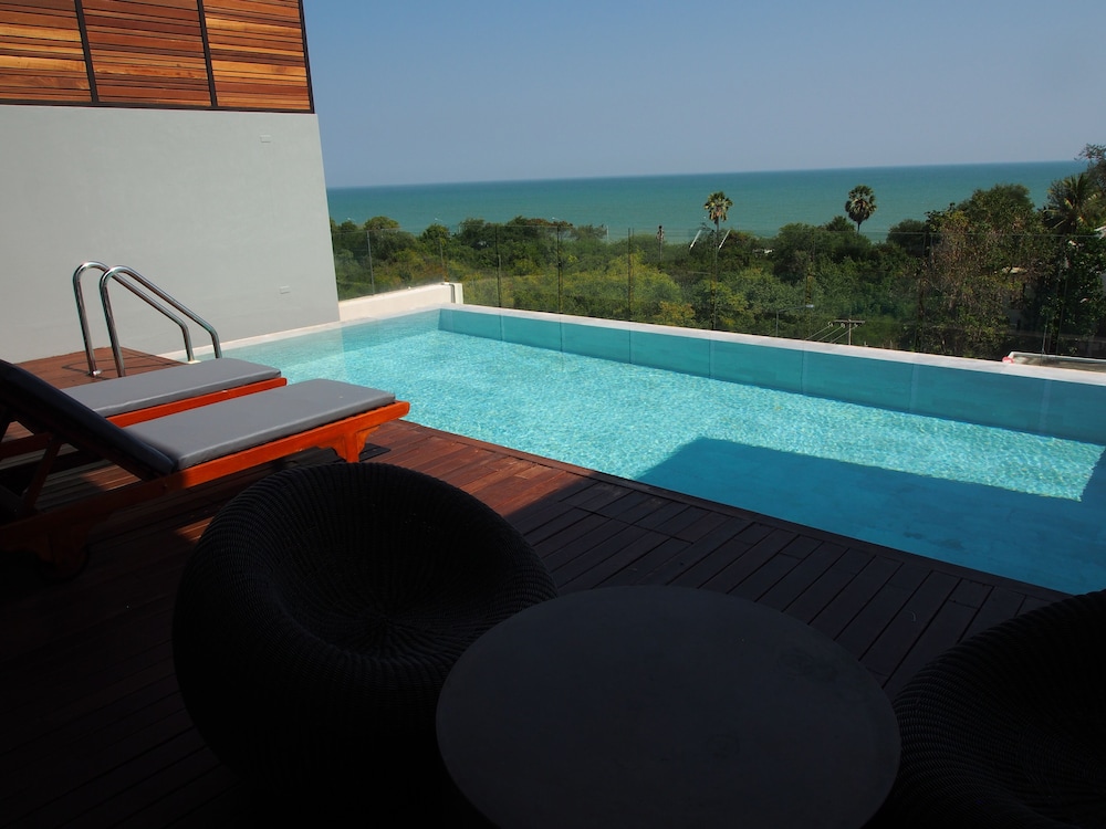 2-Bedroom Sky Pool Villa - Photo 8