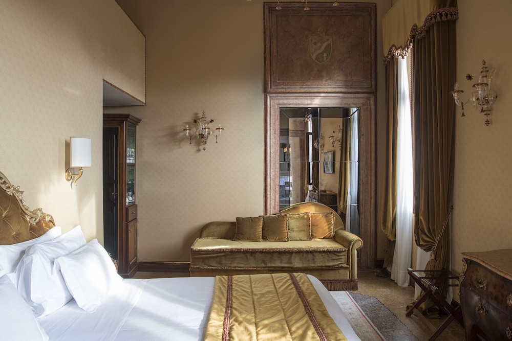 Deluxe Double or Twin Room - Photo 5
