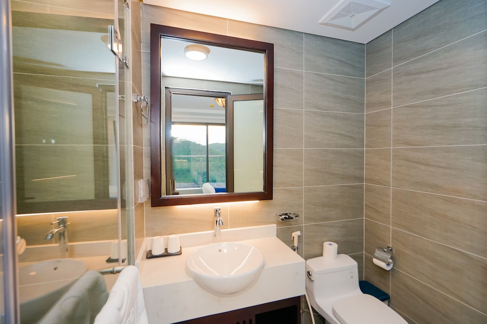 Deluxe Suite - Photo 7