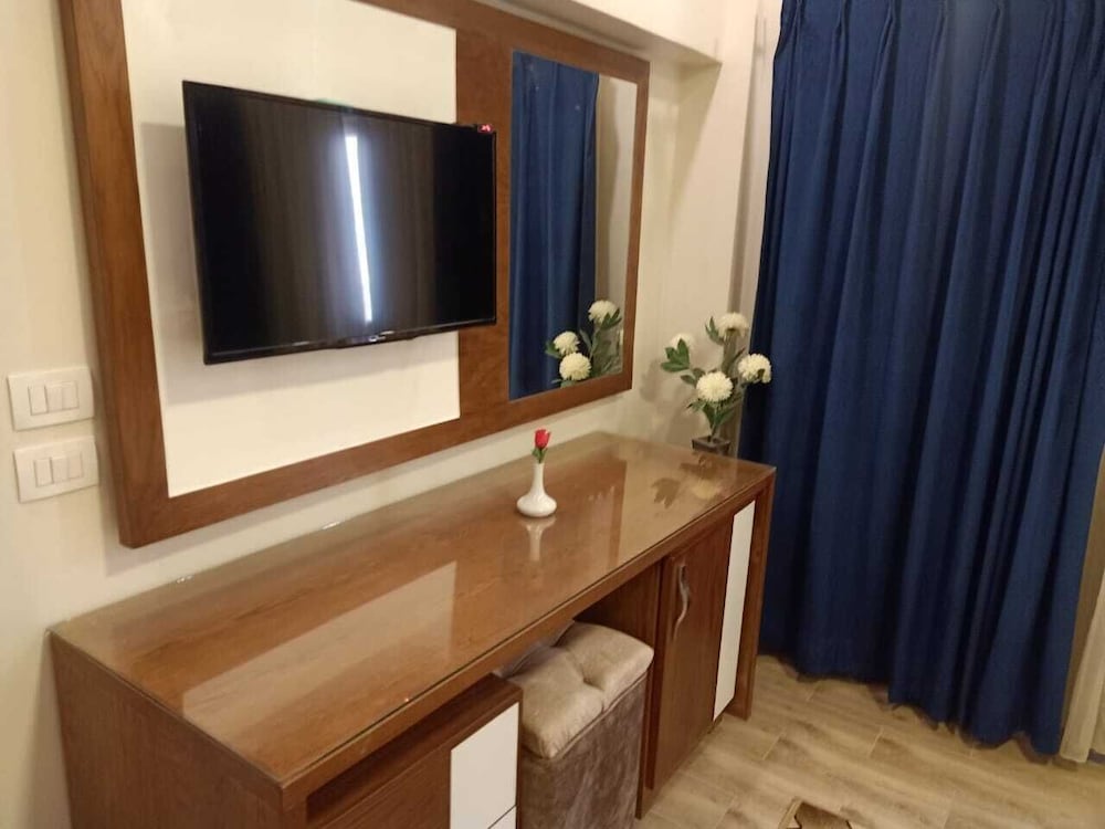Double Room - Photo 12