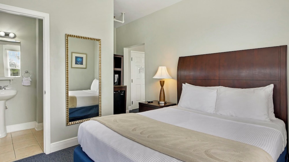 Classic Room, 2 Queen Beds photo 2