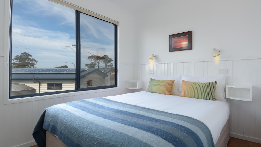 Waterview Two Bedroom Cabin photo 2